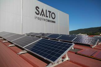 Solarpaneele auf dem Dach sind ein Baustein im Klimakonzept: Salto wirtschaftet auch dank dieser nun CO