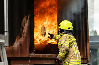Wie verhalten sich bestimmte Brandschutzprodukte in Extremsituationen? Dieser spannenden Frage geht auf der Feuertrutz 2023 wieder die Aktionsfläche „Erlebnis Brandschutz“ auf den Grund. 