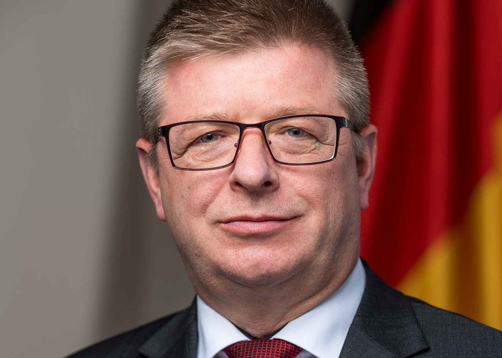 Der Verfassungsschutzpräsident Thomas Haldenwang rechnet mit einer Zunahme von Rechtsextremismusfällen in Sicherheitsbehörden und bei der Bundeswehr.
