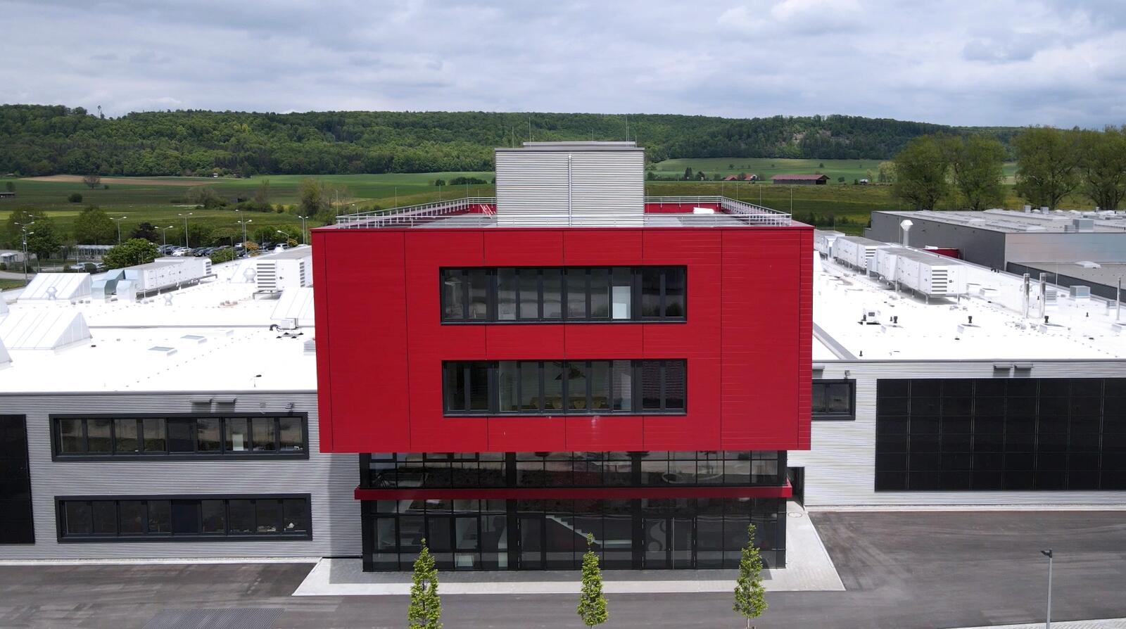 Der Neubau der Max Schlatterer GmbH & Co. KG in Herbrechtingen war auch Anlass, das bewährte System der Zeiterfassung und Zutrittskontrolle zu erweitern und zu aktualisieren. 