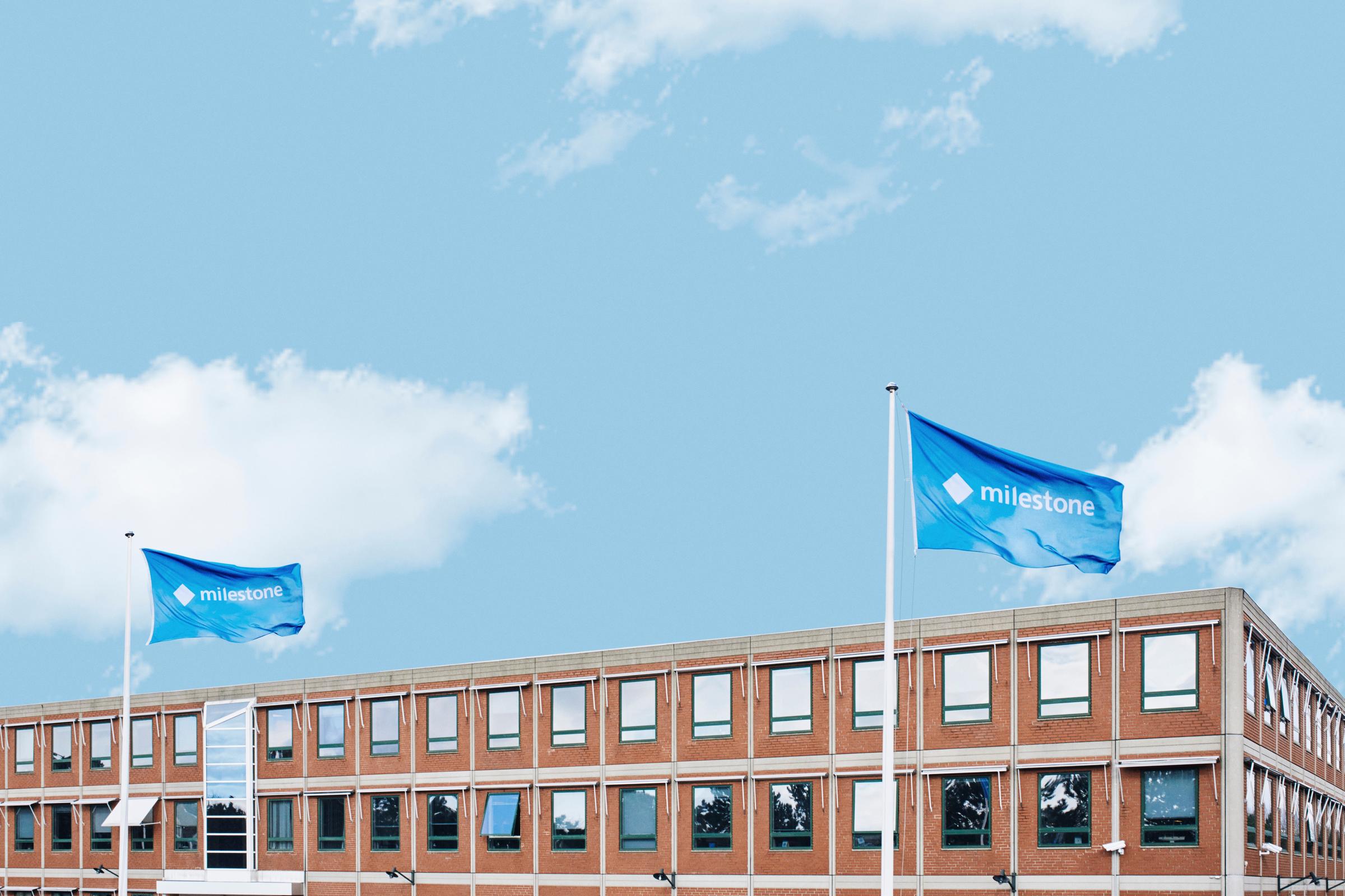 Der Stammsitz von Milestone Systems in Brøndby bei Kopenhagen. Mit engen Partnerschaften und der Weiterentwicklung neuer Technologien, verbessert der Hersteller von Videomanagementsoftware die Effektivität von Überwachungssystemen.