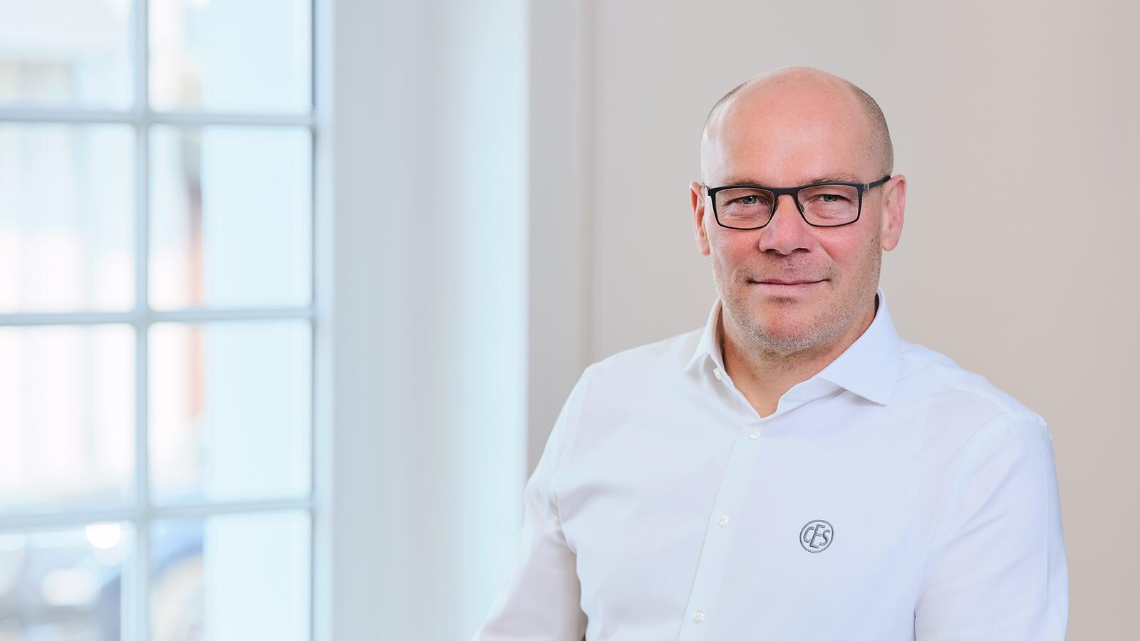 Bernd Becker, bislang Vertriebsleiter DACH und Niederlande, ist neuer kaufmännischer Geschäftsführer bei CES und hat sich ambitionierte Wachstumsziele gesetzt.