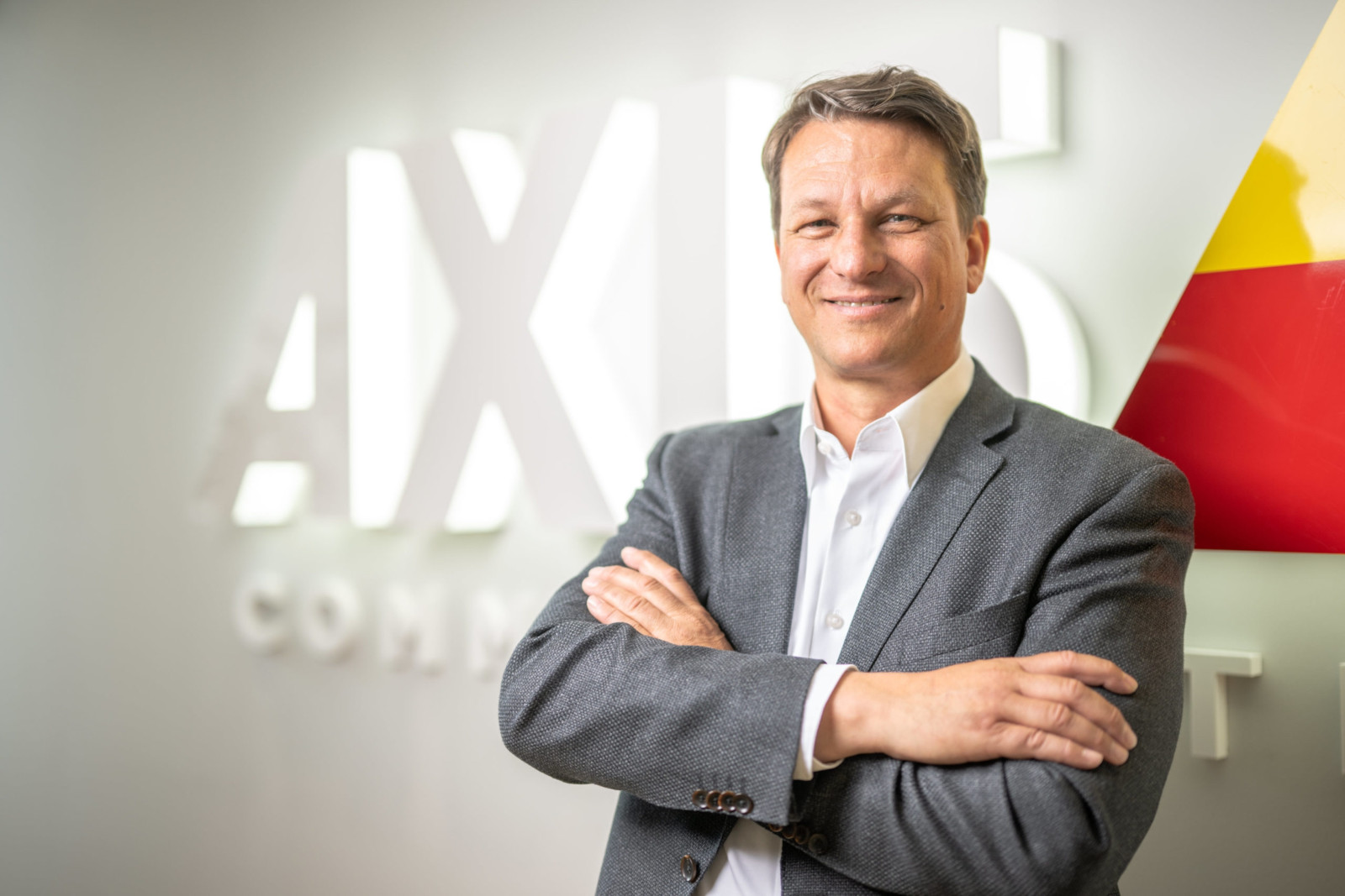 Maximilian Galland verfügt über 20 Jahre an Branchenerfahrung. Vor Axis war er Leiter des B2B-Channel- & Retail-Vertriebs in Deutschland bei Samsung Electronics.