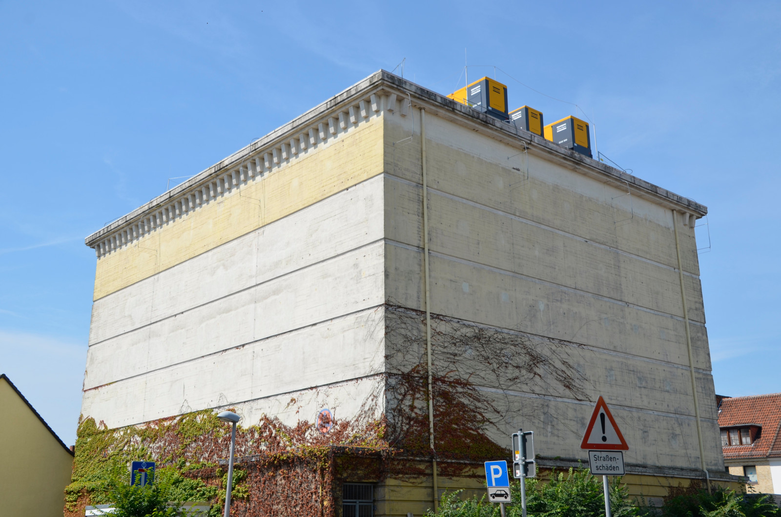 ColocationIX hat sein Rechenzentrum in Bremen in einem ehemaligen Atomschutzbunker mit digitaler Schließtechnik von SimonsVoss Technologies ausgestattet.