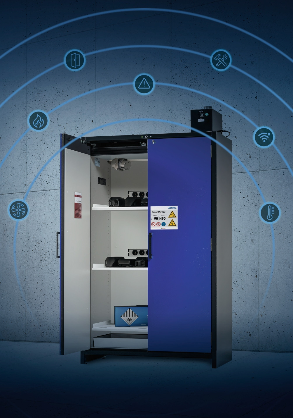 Im Lithium-Ionen-Schrank Smartstore connect von Denios können Unternehmen ihre Akkus sicher laden und aufbewahren.