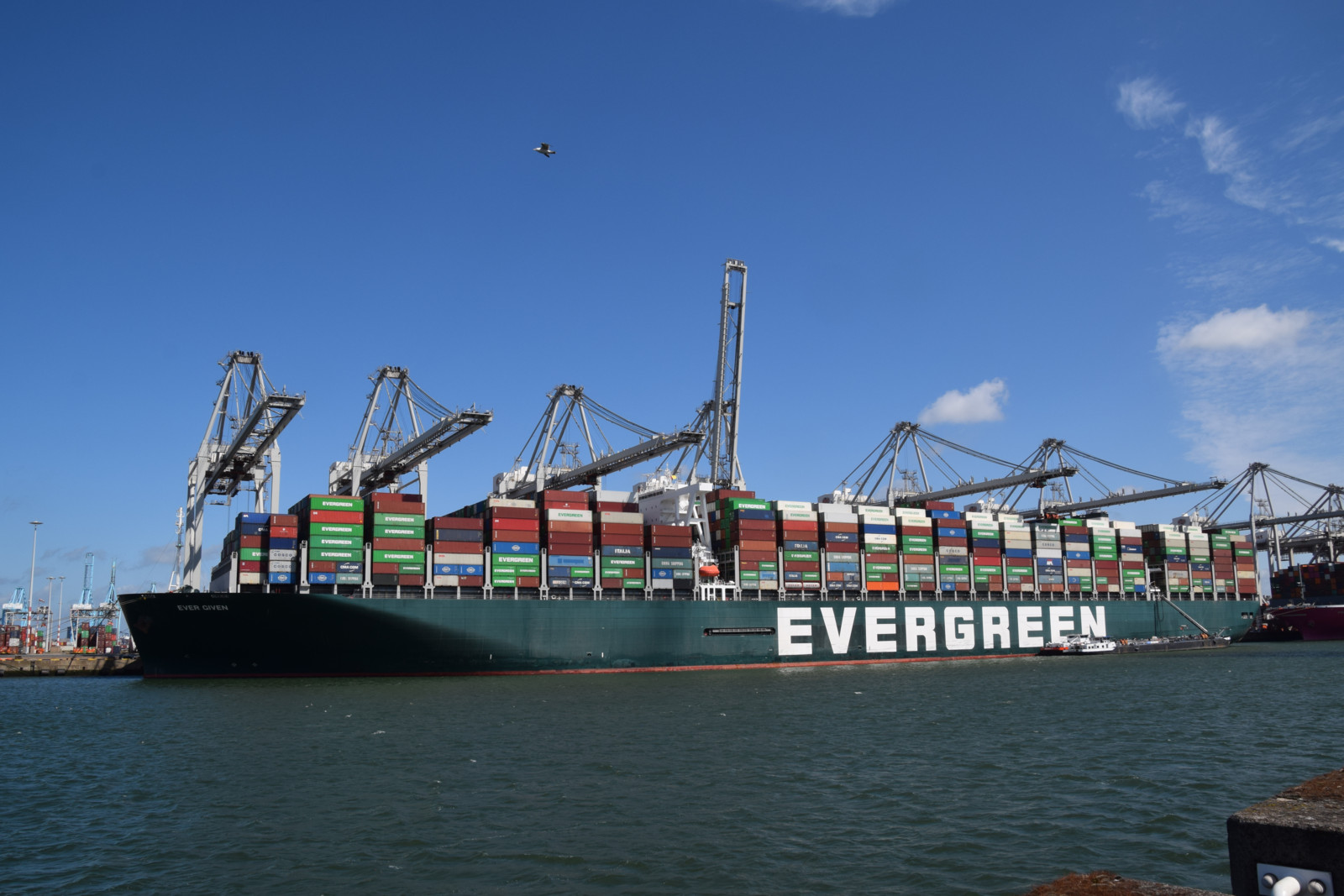 Das Containerschiff „Ever Given“ blockierte mehrere Tage lang den Suezkanal was zu erheblichen Unterbrechungen von Lieferketten führte. 
