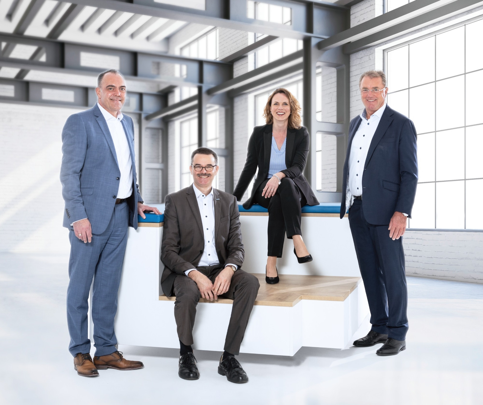 Große Freude über eine Viertelmilliarde Umsatz - die Managing Directors von Denios: Horst Rose, Alexander Dolipski, Ricarda Fleer sowie Helmut Dennig.