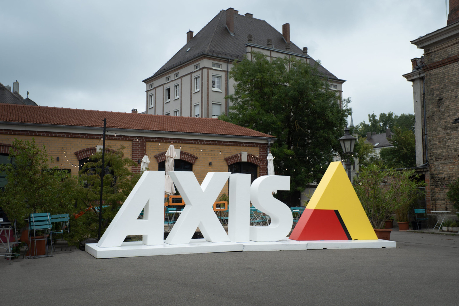 In insgesamt neun Städten in Deutschland, Österreich und der Schweiz war die Axis Roadshow 2023 zu Gast und hat über alle Städte hinweg mehr als 1.000 interessierte Teilnehmer angelockt.