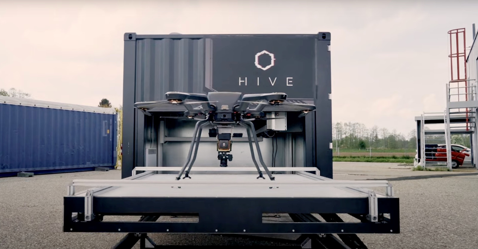 Hive hat ein innovatives All-In-One Drohnensystem speziell für den Einsatz im Industrie-Umfeld entwickelt – auch in Sachen Brandschutz kann es sich als nützlich erweisen.